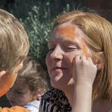 N8B5800 Thomas painting Sarah's face